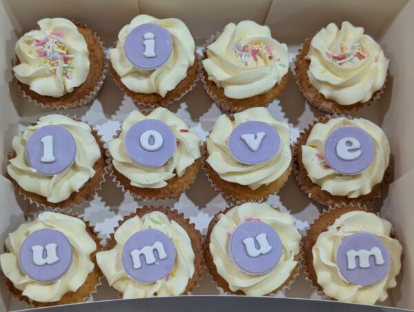 "I Love u Mum" 12 pack Cupcakes