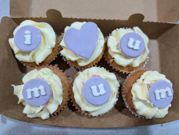 "I <3 U MUM" 6 pack Cupcakes